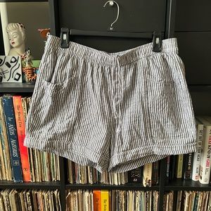 Old Navy Women’s White & Grey striped shorts. Size M.